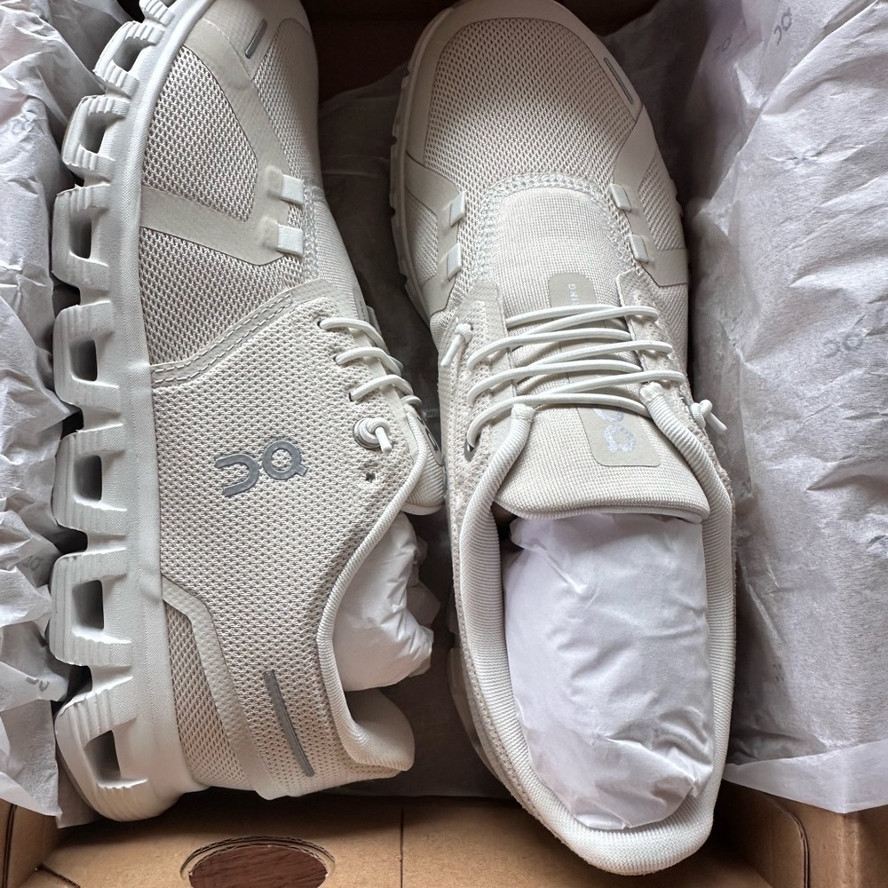 On Cloud 6 Women's (Beige) Pearl/White Athletic Shoes
